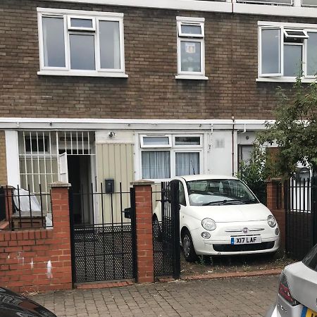 Arbnb Comfy Sleep Guest House Self Catering Private Bedrooms 60 Pound Per Night Per Person 런던 외부 사진