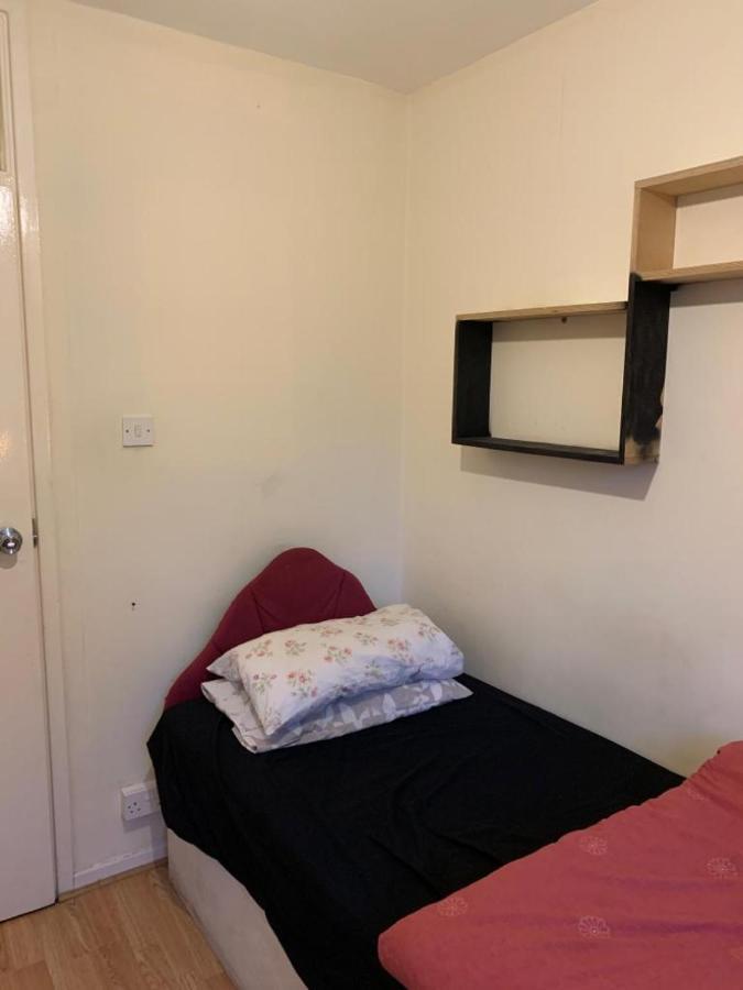 Arbnb Comfy Sleep Guest House Self Catering Private Bedrooms 60 Pound Per Night Per Person 런던 외부 사진