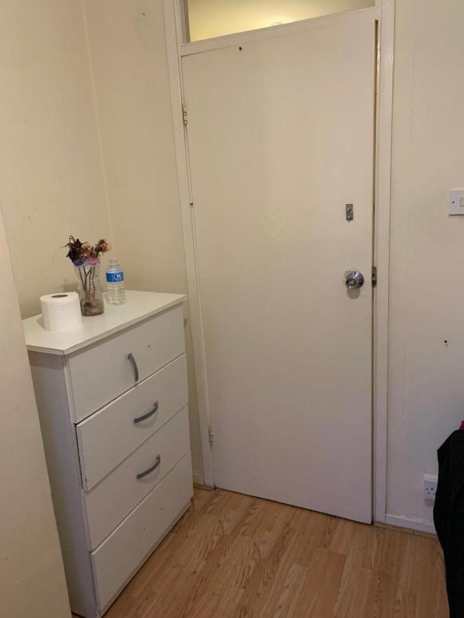 Arbnb Comfy Sleep Guest House Self Catering Private Bedrooms 60 Pound Per Night Per Person 런던 외부 사진