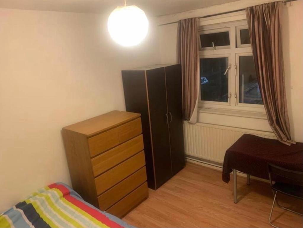 Arbnb Comfy Sleep Guest House Self Catering Private Bedrooms 60 Pound Per Night Per Person 런던 외부 사진
